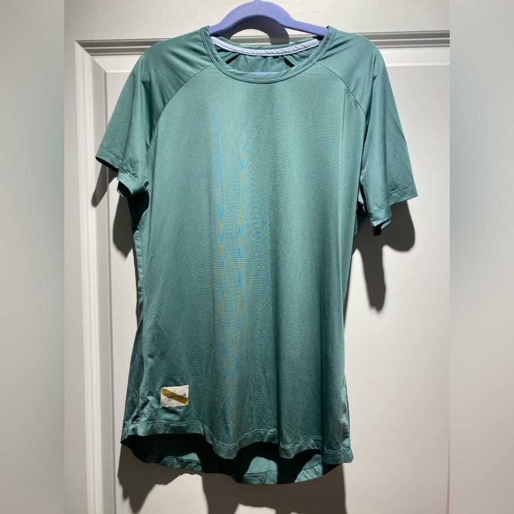 Twilight Tee Designed for distance in a pared-back, lightweight style